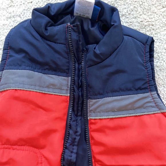 5/$25 Puffy red and navy zip front vest. Little boys size 5 brand is FP Sport. - Picture 4 of 7